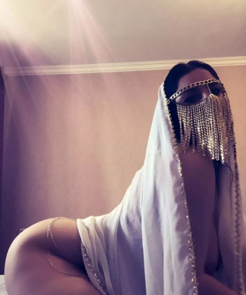 Я опытна и всегда готова доставить тебе удовольствие. Мои услуги включают разнообразные эротические массажи, эксперименты и фантазии. Я умею создавать атмосферу наслаждения и расслабления. Я всегда оставляю своих клиентов довольными и они возвращаются ко мне снова и снова. Все мои фото настоящие. Позволь мне познакомиться с тобой и сделать твои фантазии реальностью. 🌺💋🔥 2408, 23 года