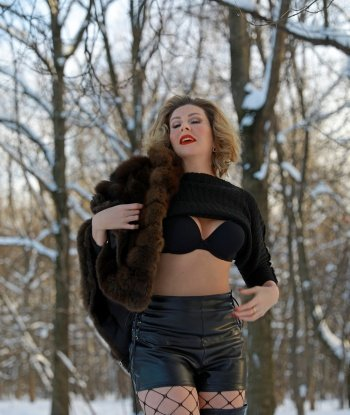 Сексуальная и креативная, я готова предложить тебе незабываемые моменты нашей встречи. Мои услуги включают различные эротические массажи, фантазии, ролевые игры, и многое другое. Я знаю, как удовлетворить твои самые скрытые желания и доставить тебе настоящее удовольствие. Возможны выезды в отель или апартаменты. У меня много положительных отзывов, которые подтверждают мою качественную работу. Ты можешь оценить мои фото и убедиться сам. Жду встречи с тобой! 😘🔥🌹 2735, 44 года